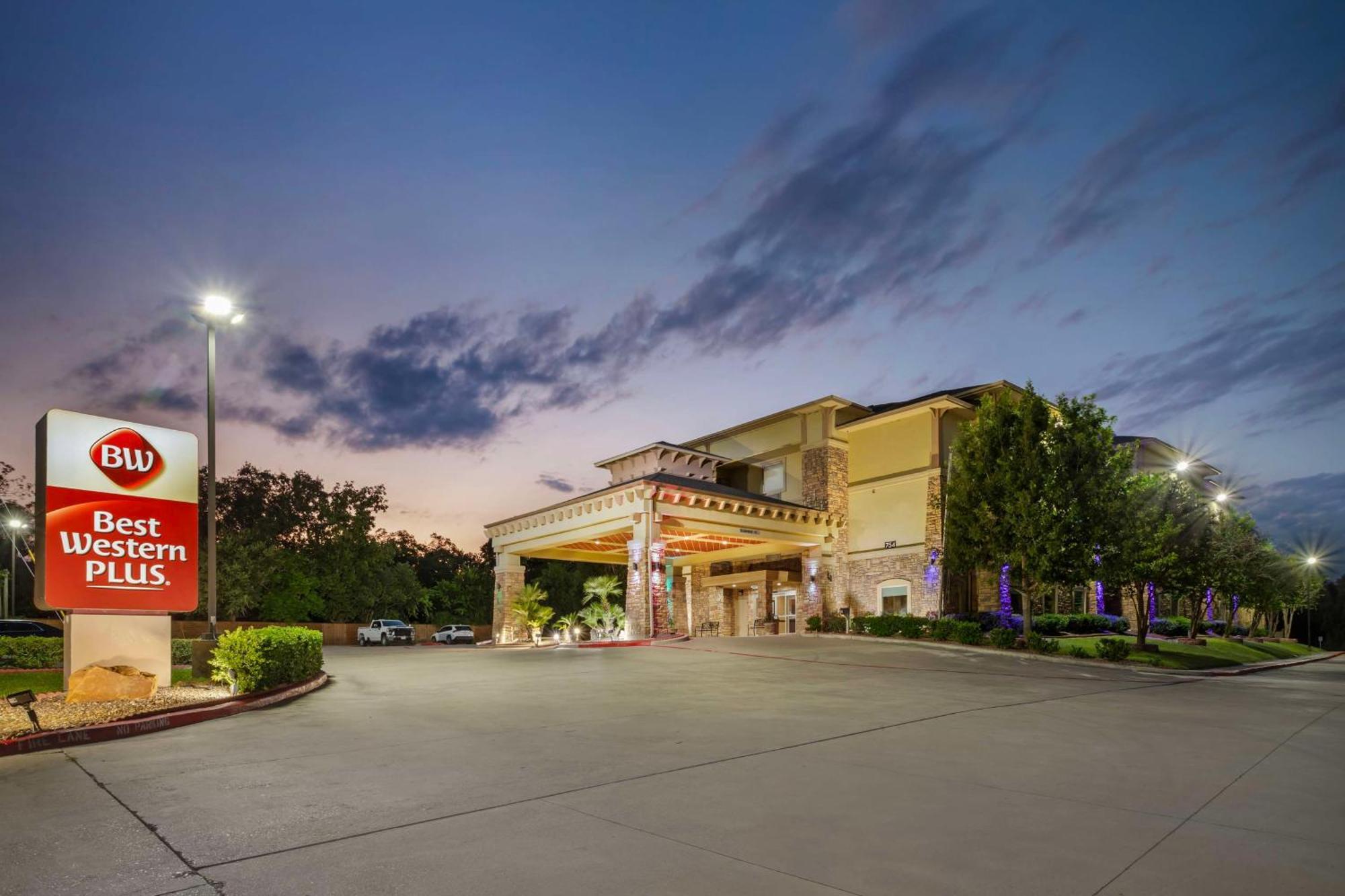 Best Western Plus Goliad Inn & Suites Экстерьер фото